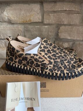 Ilse Jacobsen Beige and Black Floral Woven Slip-Ons